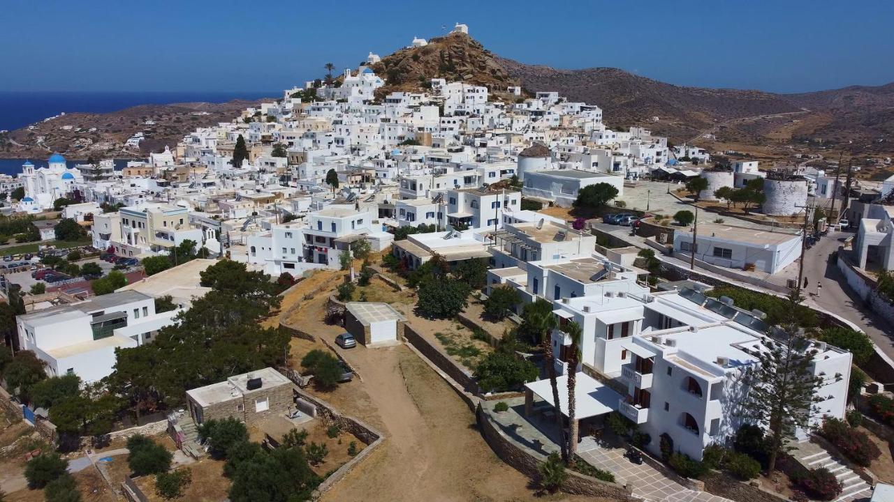 Village Twins Chora